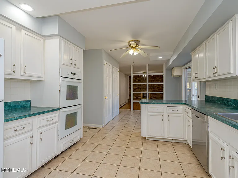 878 Green Valley Rd — Photo 4