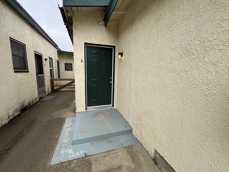 124 S G St #6 — Photo 3
