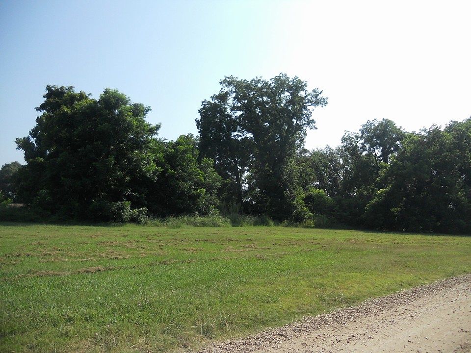 2nd image of 226 Lee Parker Rd