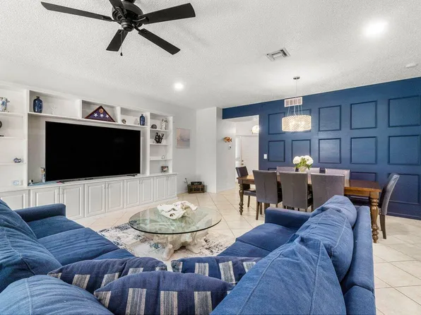 103 Half Moon Circle #E2, Hypoluxo, FL 33462