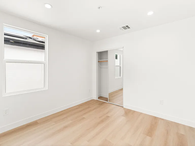 10020-10022 S Broadway St #10020-C — Photo 2