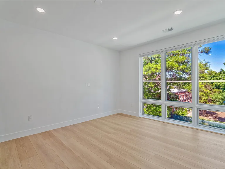 228 W Glebe Rd #201 — Photo 2