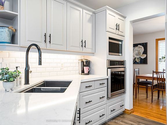 3rd image of 154 Mary St