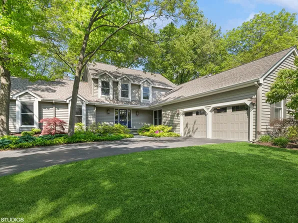 210 Lancaster Ct, Lake Bluff, IL 60044