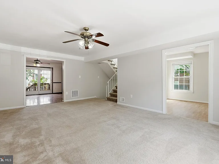 8031 Sleepy View Ln — Photo 8