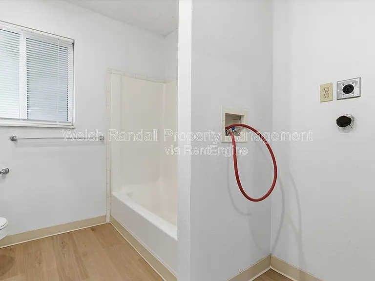 2353 Jackson Ave — Photo 15