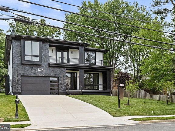2nd image of 103 Saint Andrews Dr NE