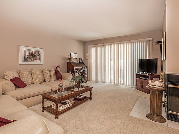4th image of 1823 W Ashbury Ln #2-3