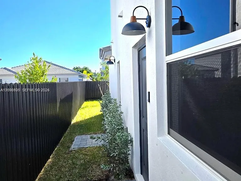 14894 SW 163rd St — Photo 3