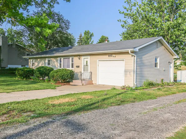 117 S 17th St, Chariton, IA 50049