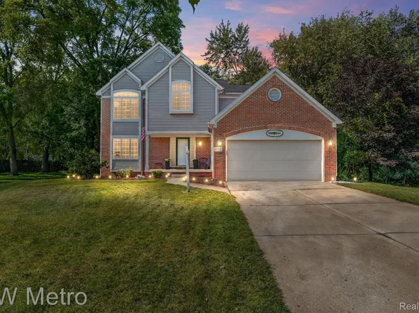 1772 Heron View Ct, West Bloomfield, MI 48324