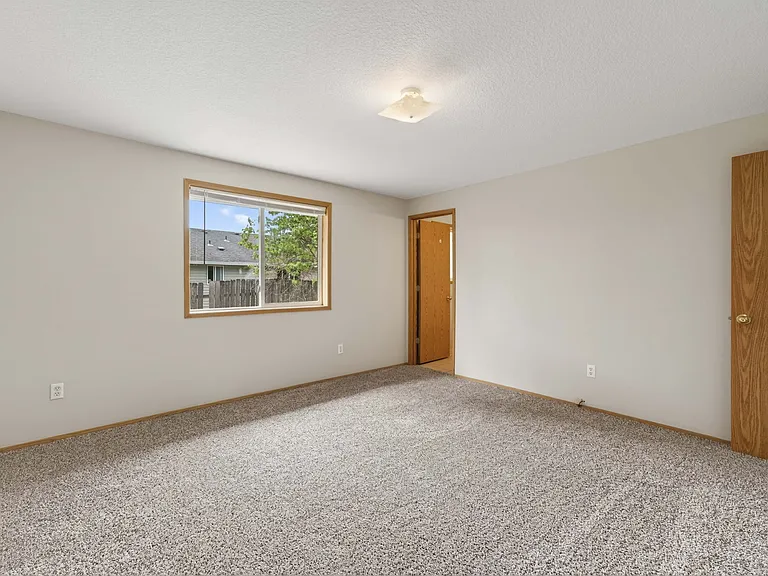 17005 NE 21st St — Photo 17