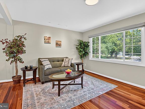 3rd image of 9928 Fleming Ave