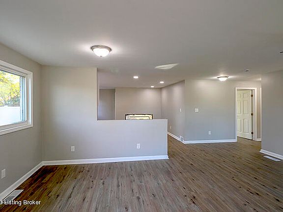 2nd image of 4804 Oak Park Dr