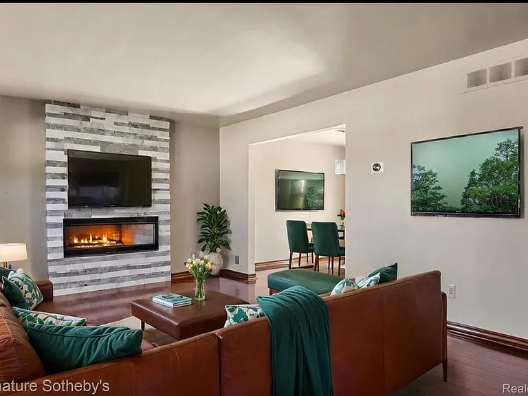 43603 Emrick Dr — Photo 3