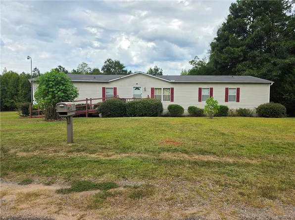 226 Mockingbird Dr, Camp Hill, AL 36850