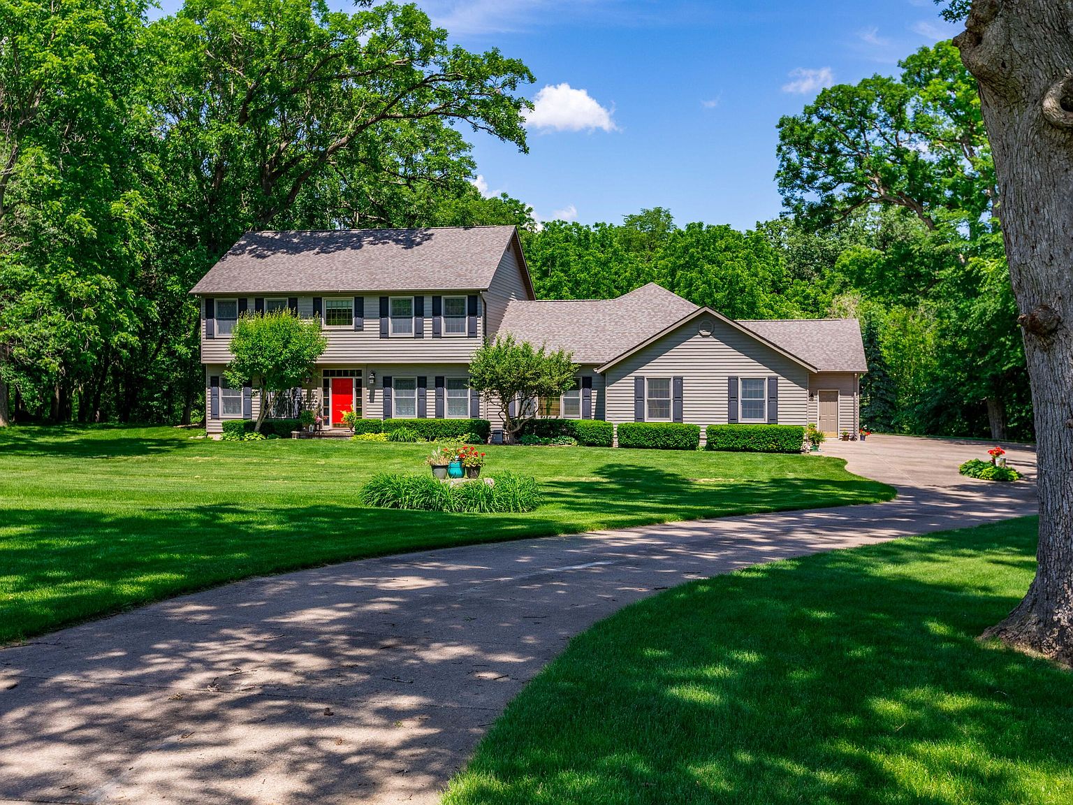 2743 Oak Dr, Muscatine, IA 52761 Zillow