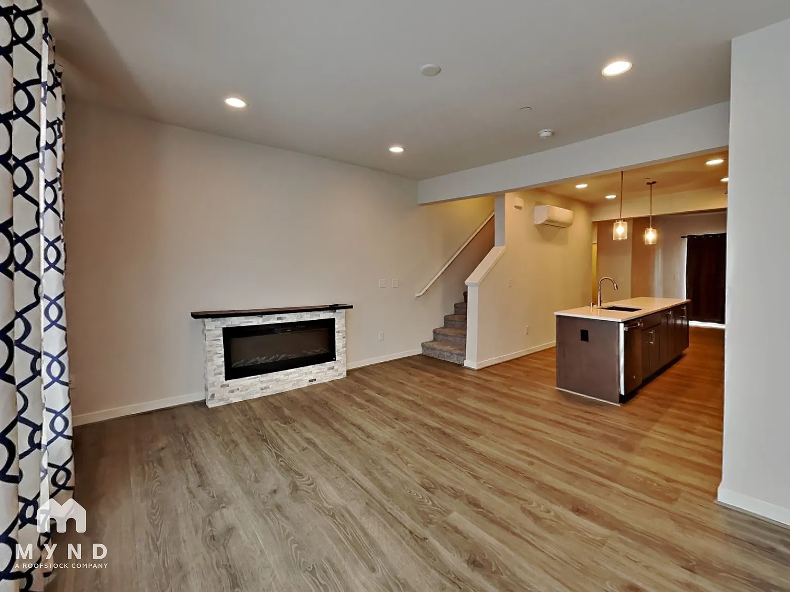 2 bed, 2.5 bath, 1192 sqft, $2,995 — Photo 3