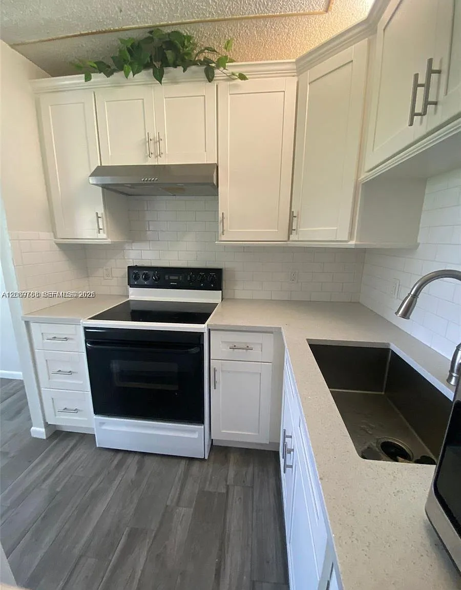 Ronola Apts Condo — Photo 1