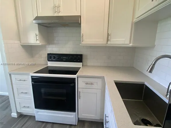 22 SE 3rd Ter, Dania, FL