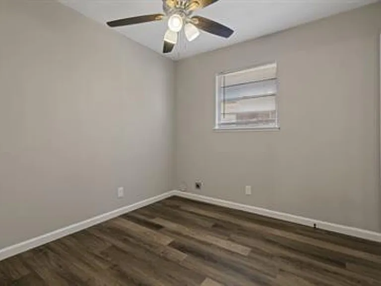 818 W Texas St — Photo 25