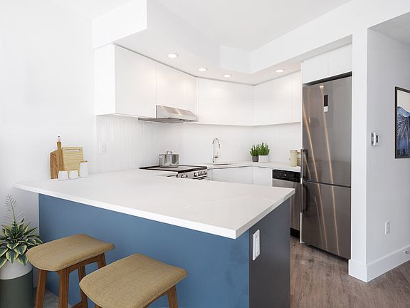 3rd image of 108 W 13th St #1504