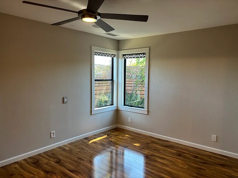 1304 Carlton Ave — Photo 10