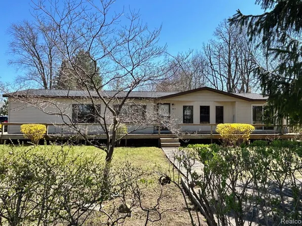 1877 S Almont Ave, Imlay City, MI 48444