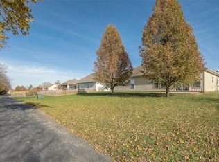 604 SW Bobcat St, Oak Grove, MO 64075