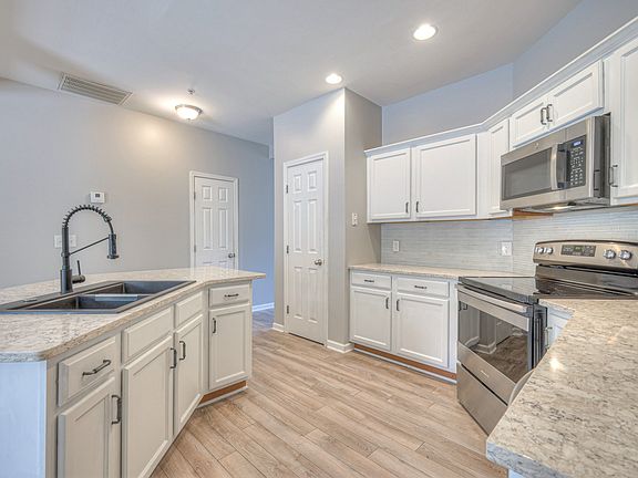 2nd image of 4027 Clinton Ln