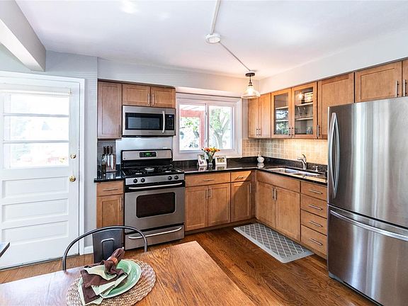 5th image of 8711 Glenwood Dr