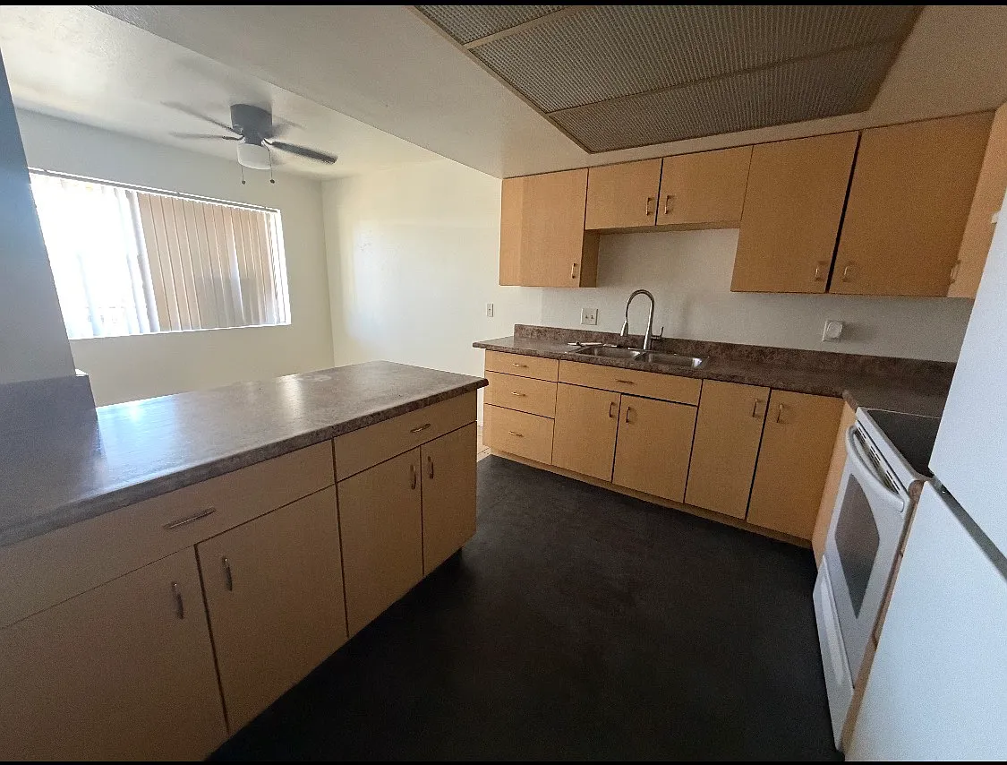 3181 Kearsage Dr — Photo 2