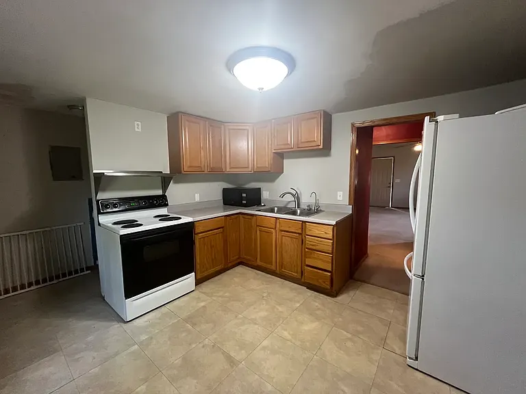 924 Custer St — Photo 7