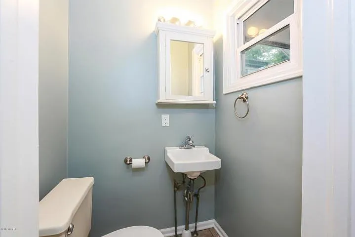 2042 Francis Ave SE — Photo 10