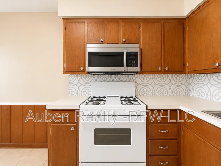 1615 N Alexander St — Photo 6