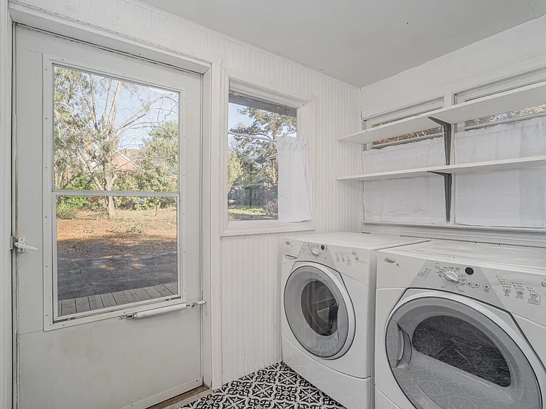 1101 Lancaster St — Photo 12