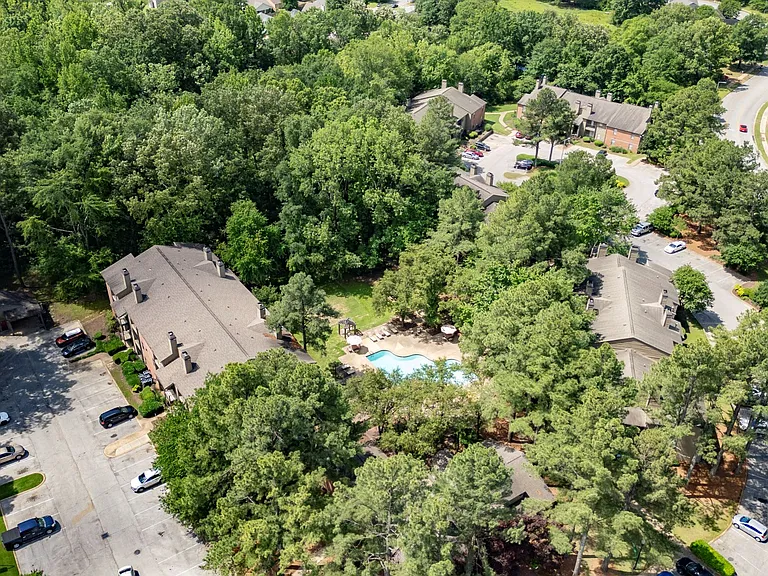 The Summit Apartments — Photo 29