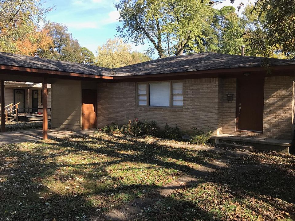 Fronts of house Carport with storage room