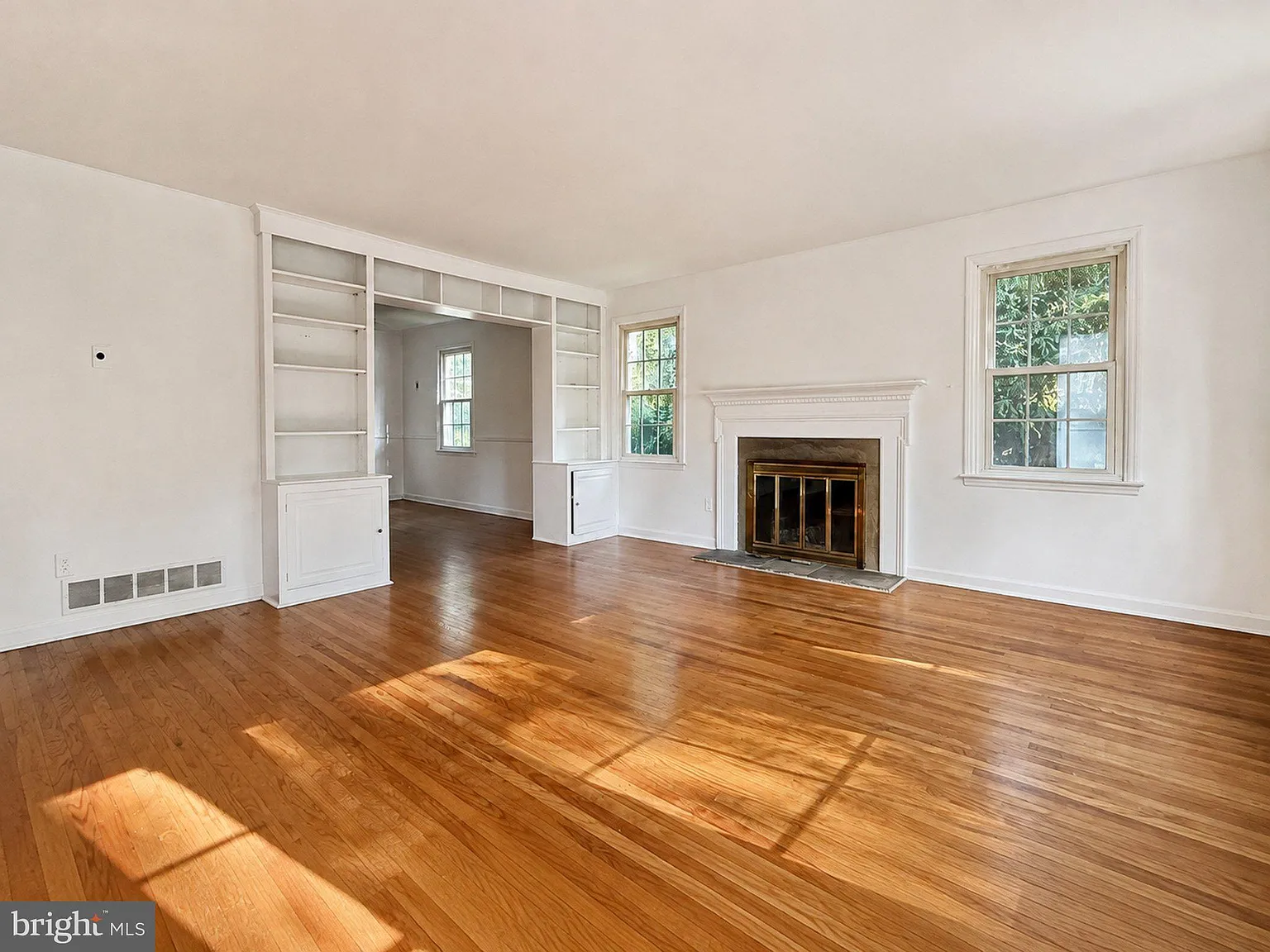 4 bed, 2.5 bath, 2110 sqft, $3,650 — Photo 2
