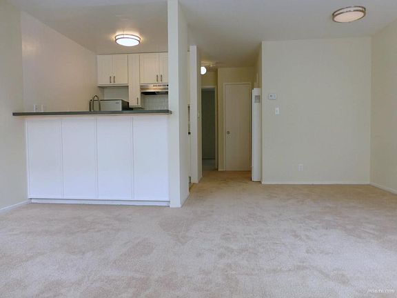 4th image of 2920 Polk St APT 2