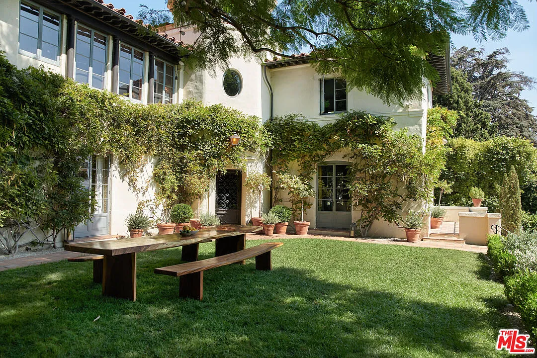 7 bed, 5.0 bath, 4690 sqft, $45,000 — Photo 1
