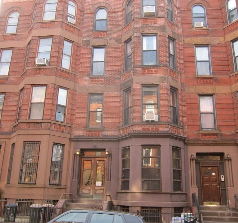 1st image of 24 Saint Johns Pl APT 3