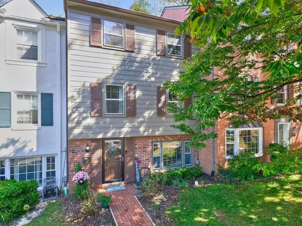 15 Georgetown Grn, Charlottesville, VA 22901