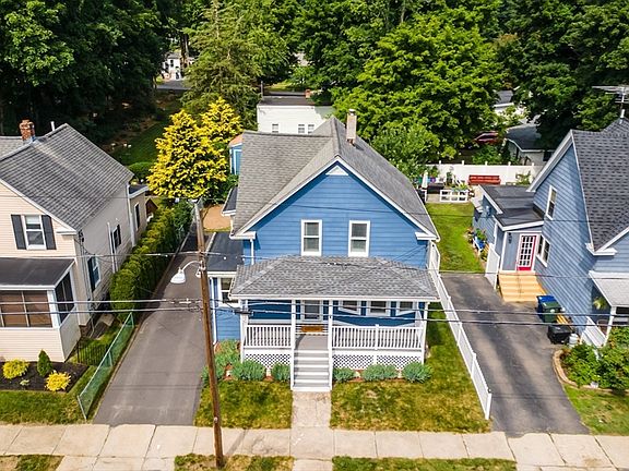3rd image of 176 Hall St