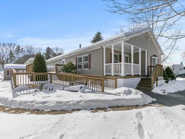 14 Patio Park Lane, Gorham, ME 04038