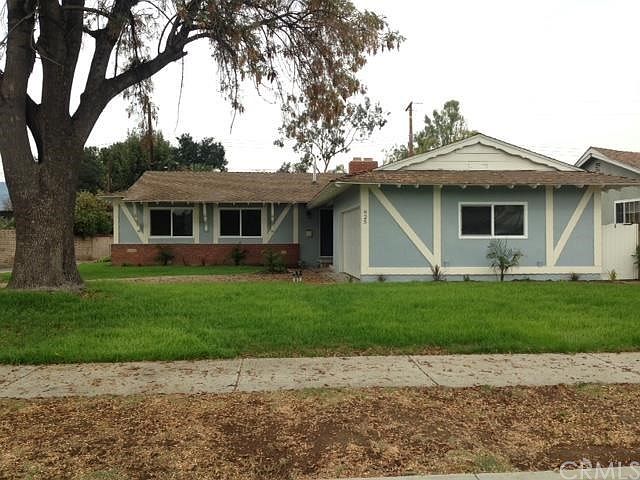 1st image of 925 E Wanamaker Dr
