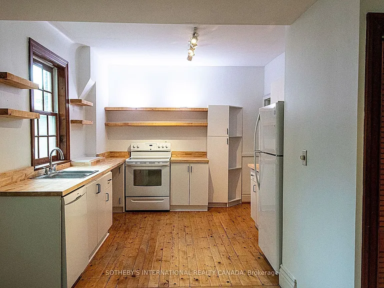 19 Melgund Rd #UPPER — Photo 8