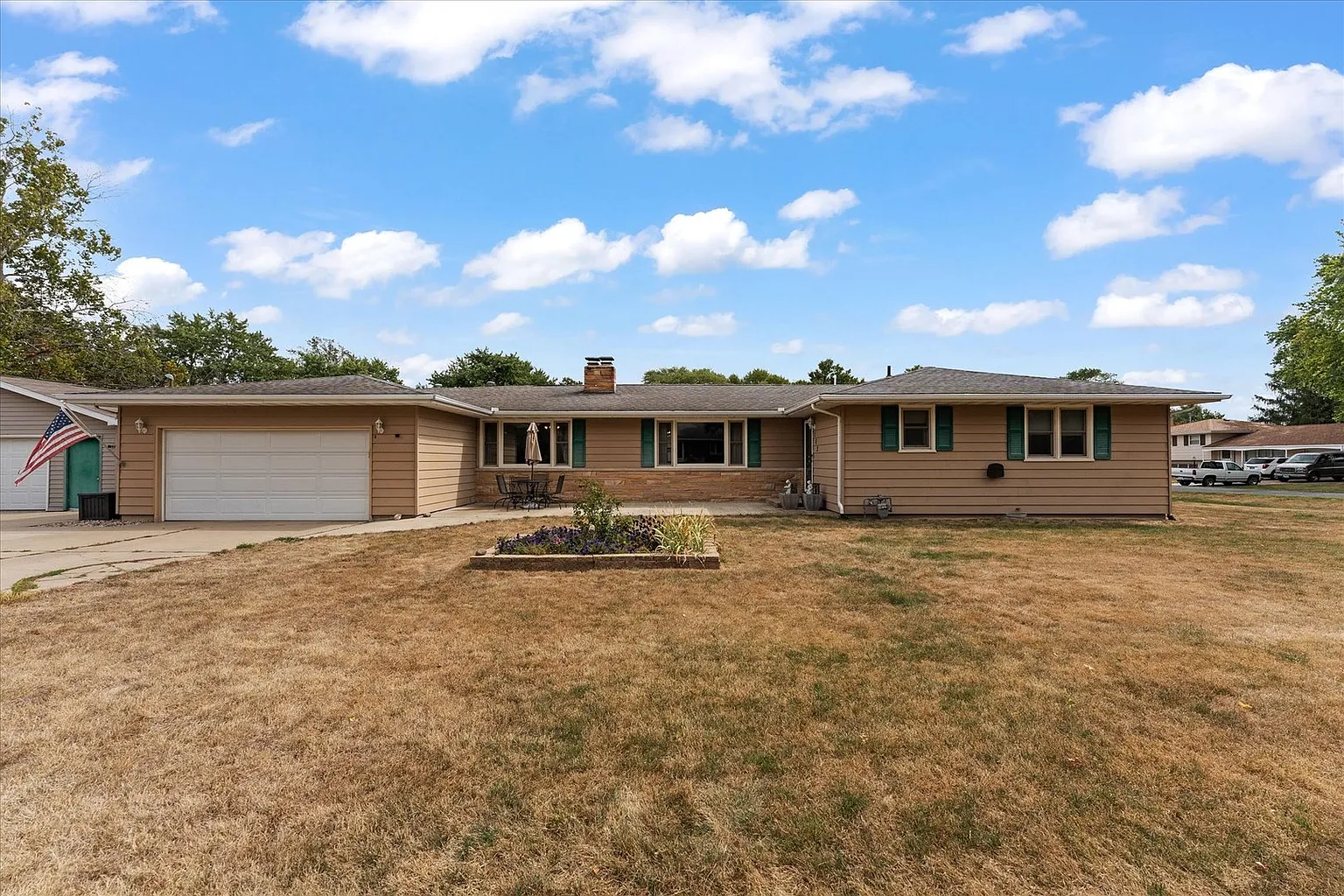 102 N Condit St photo 1