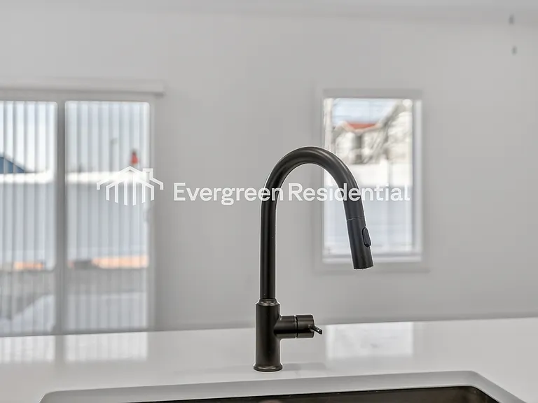 Barryview Townhomes — Photo 9