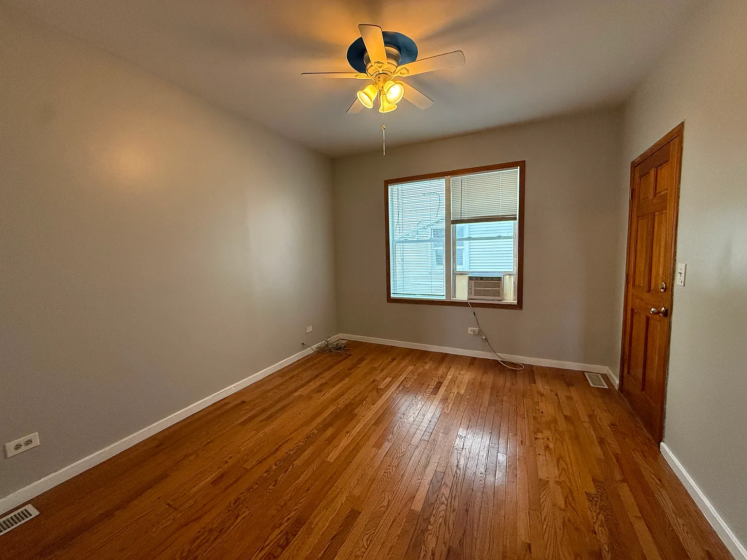 2 bed, 700 sqft, $1,550 — Photo 2
